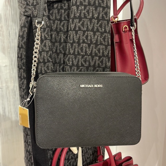 Michael Kors Jet Set Item Large East West Zip Crossbody Leather Black/Silver - Picture 12 of 16